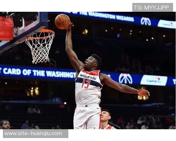 托马斯布莱恩特高效表现8投6中三分球全中贡献15分7篮板2盖帽